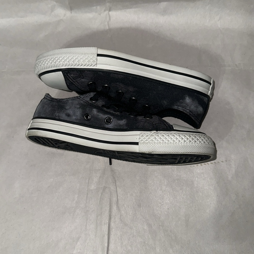 CONVERSE: CHUCK TAYLOR LOW TOP. Grey & Black Denim/ White & Black sole. Kids 12. - Picture 7 of 11